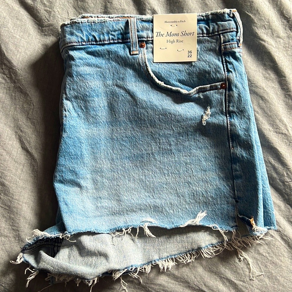 Abercrombie and Fitch women size mom short brand new